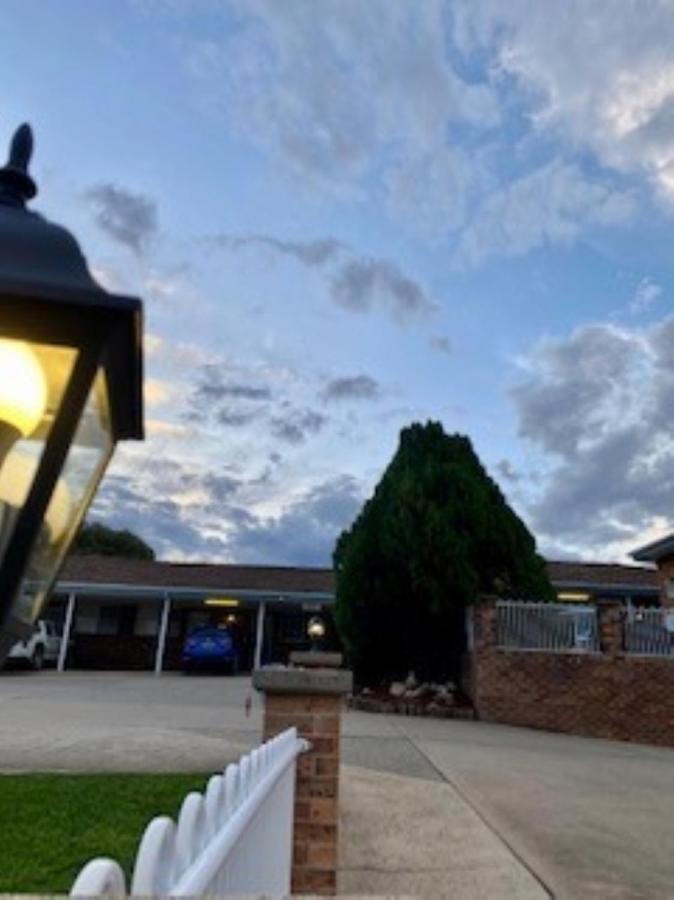 Kinross Inn Cooma Bagian luar foto