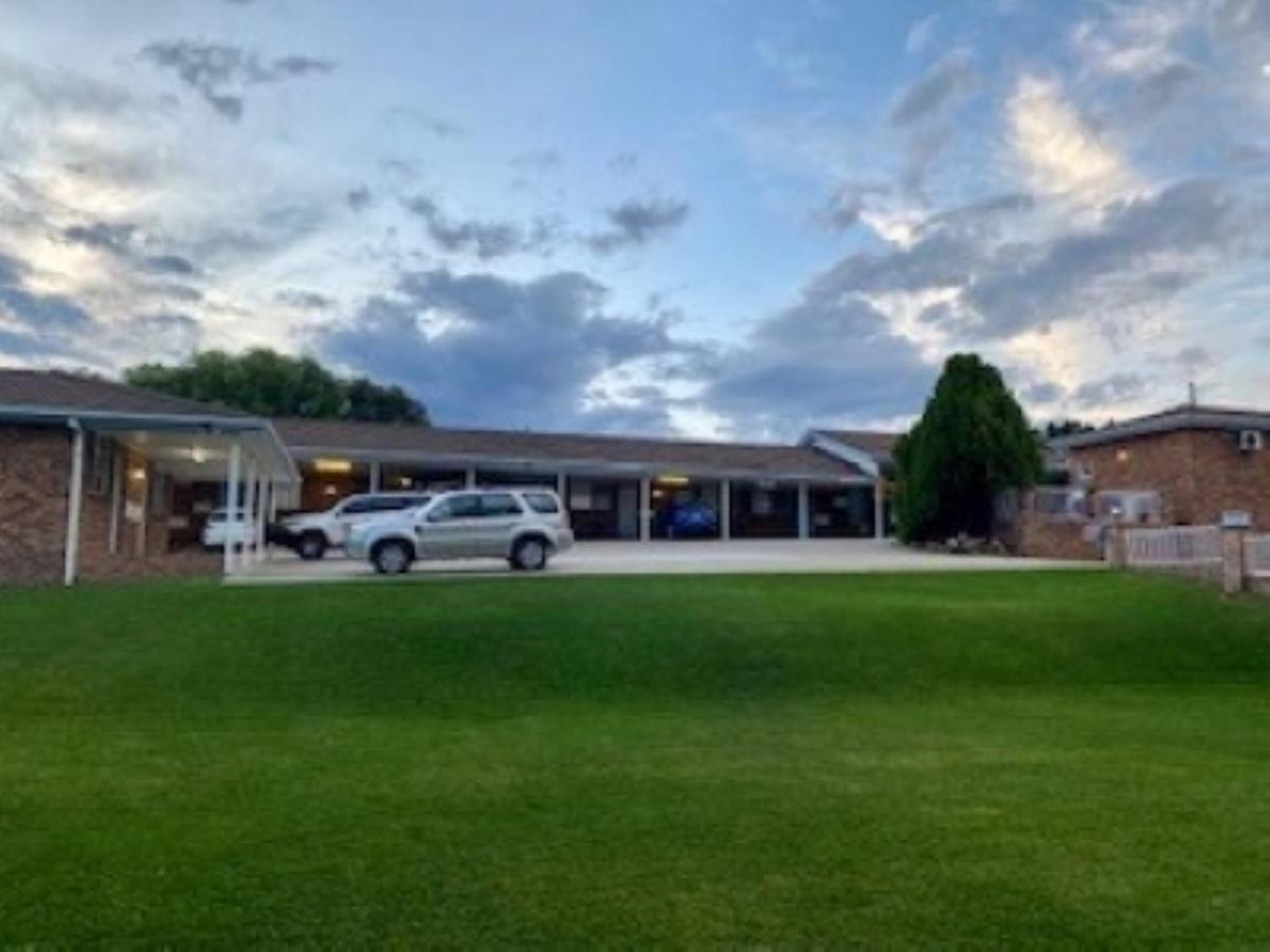 Kinross Inn Cooma Bagian luar foto