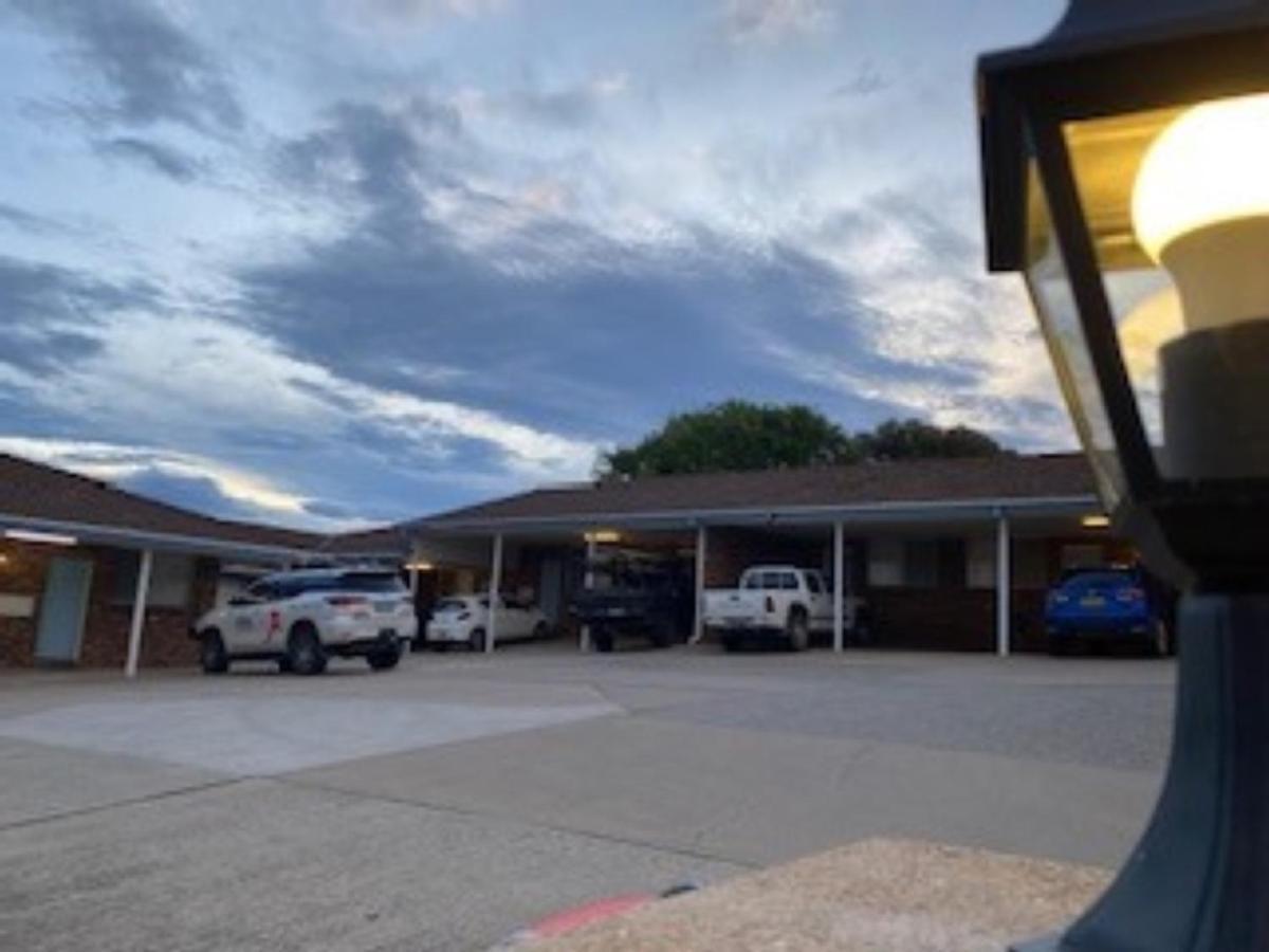 Kinross Inn Cooma Bagian luar foto