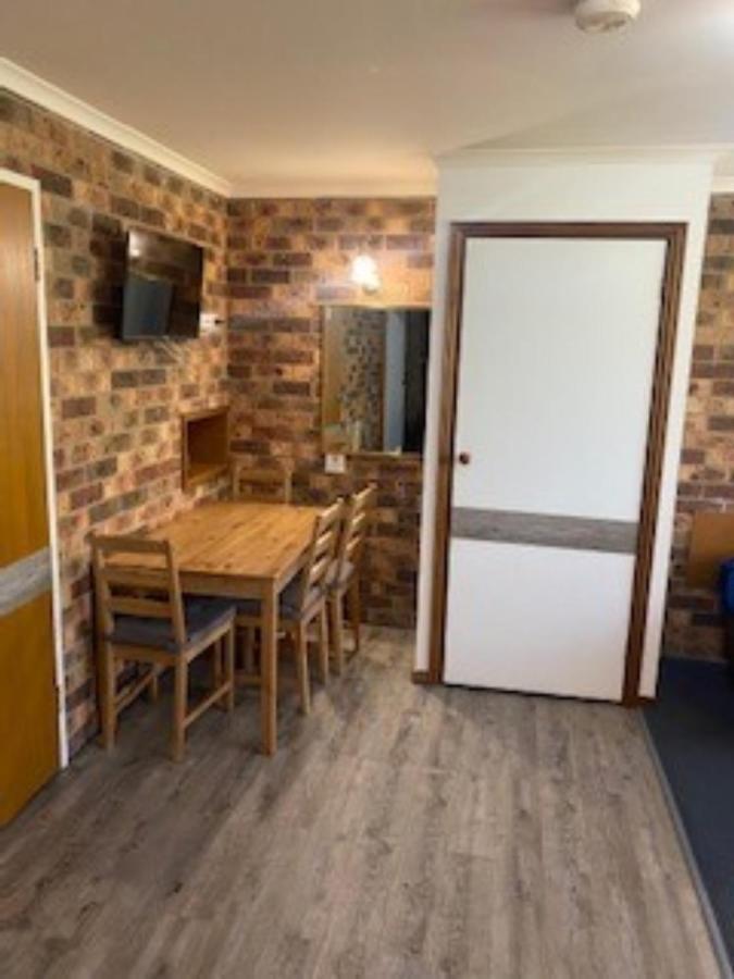 Kinross Inn Cooma Bagian luar foto