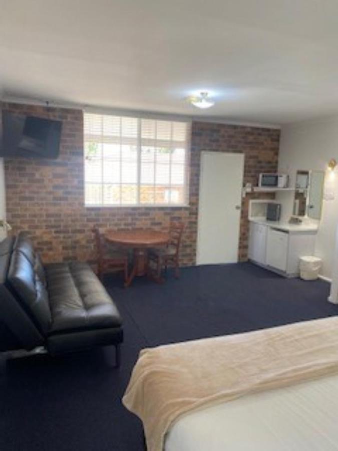 Kinross Inn Cooma Bagian luar foto