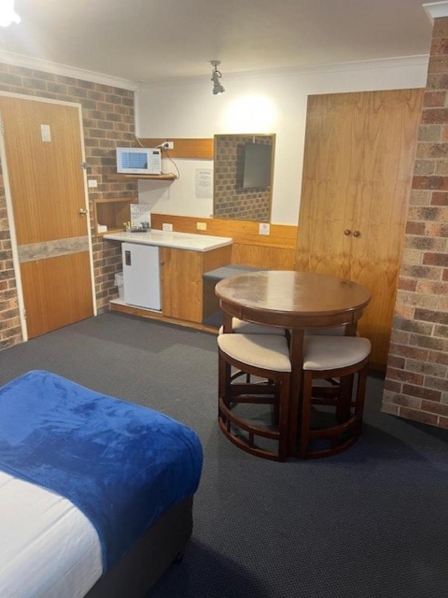 Kinross Inn Cooma Bagian luar foto