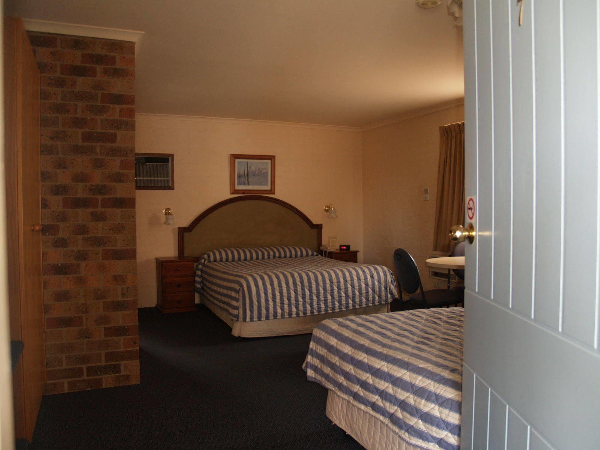 Kinross Inn Cooma Bagian luar foto